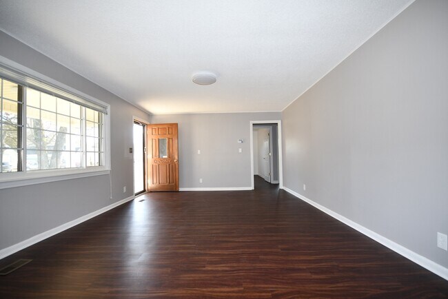 Building Photo - 1613 Prater Rd