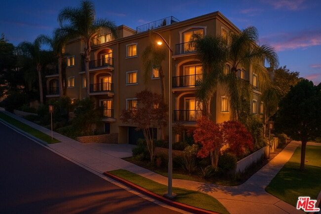 Building Photo - 3401 S Bentley Ave