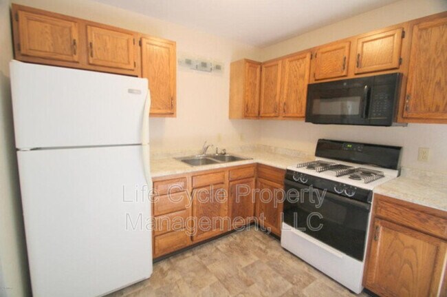 Foto del edificio - 922 Emerald Ave NE
