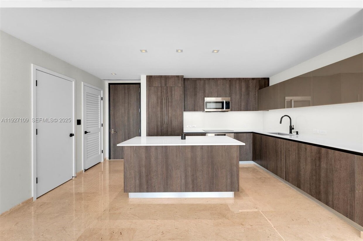 Foto principal - 88 SW 7th St