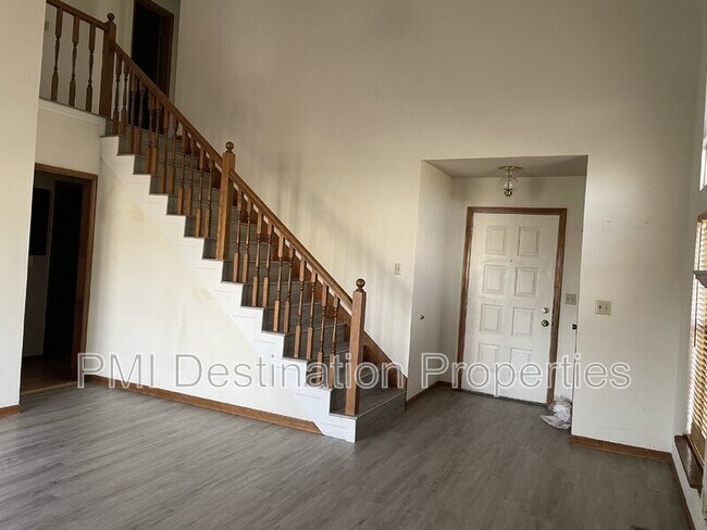 Building Photo - 10632 W 115th St