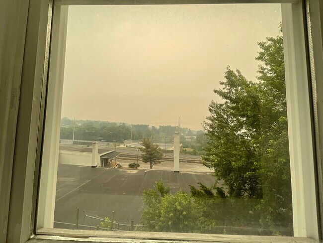 Building Photo - 1324 Linden St