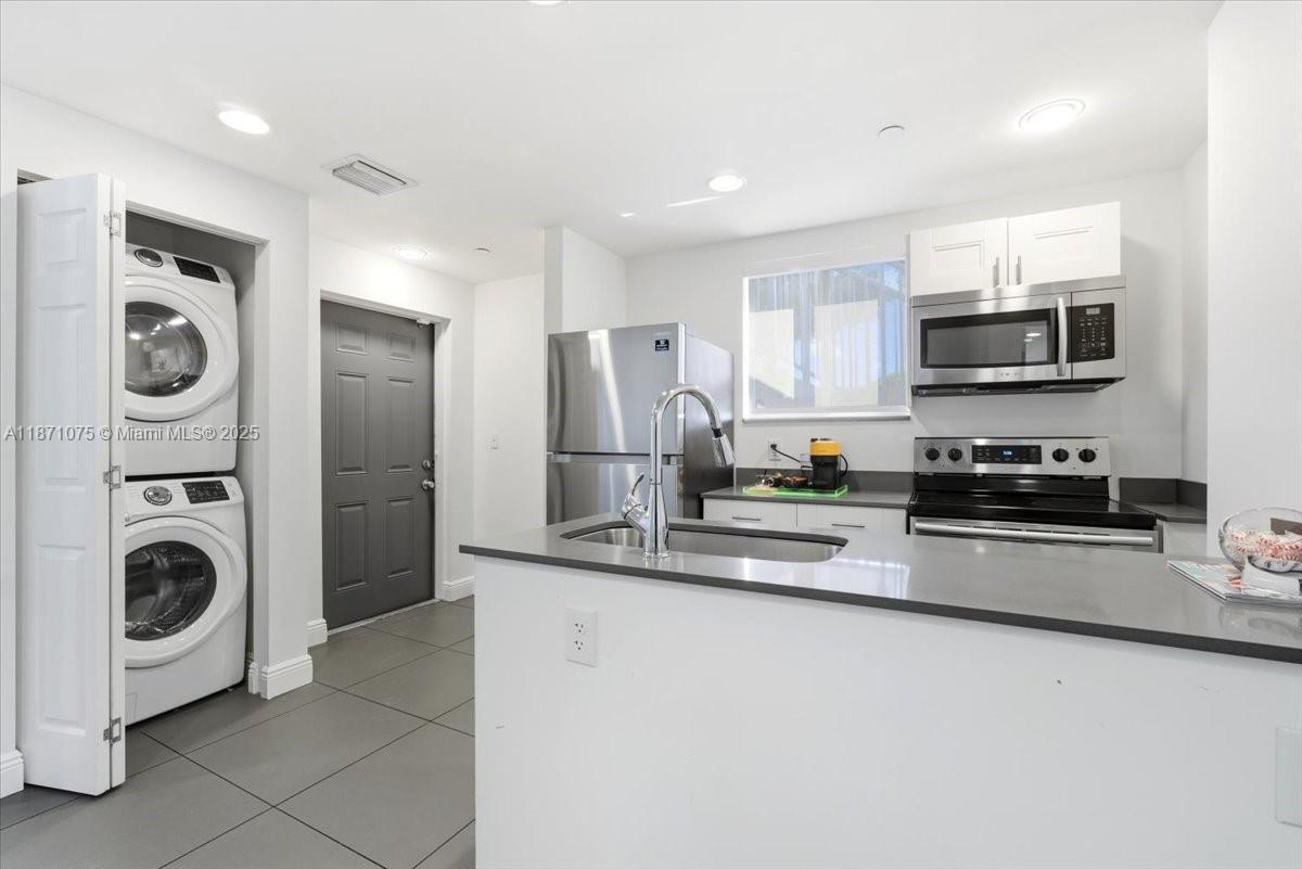 Primary Photo - 541 NW 33rd St