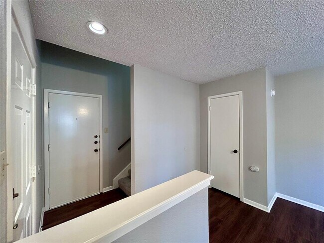 Building Photo - 12312 Abney Dr