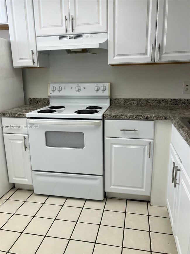 Building Photo - 5200 NW 31st Ave