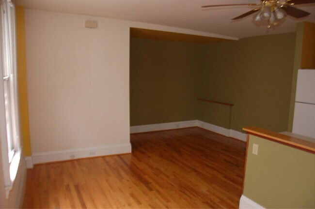 Foto del edificio - 3 W Hollister St