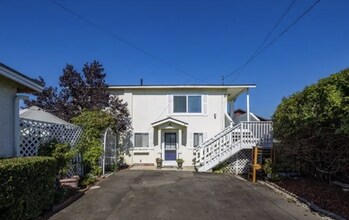 Building Photo - 562 N 16th St