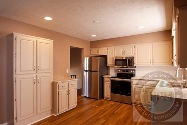 Foto del edificio - Charming 6 Bed 2 Bath Home Near the Offutt