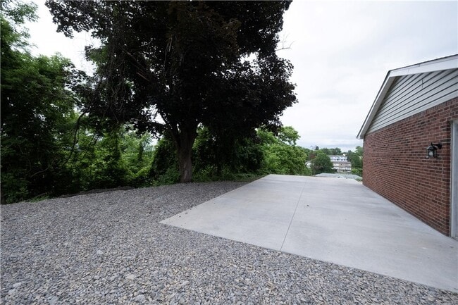 Building Photo - 1165 Kings Ln
