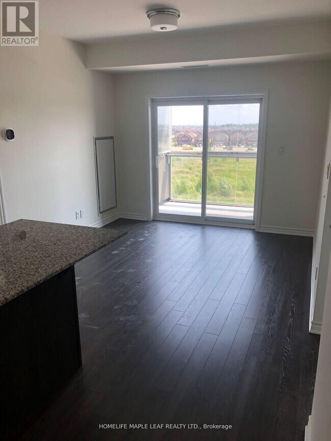 Photo du bâtiment - 200 Lagerfeld Dr