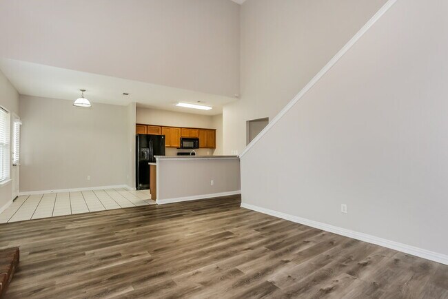 Building Photo - 2407 Creekwood St