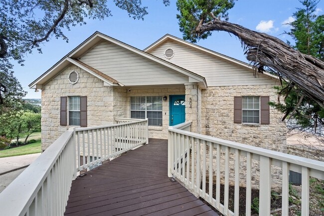 Building Photo - 504 Lakeshore Cir