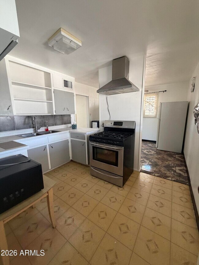 Foto del edificio - 8619 N 30th Dr