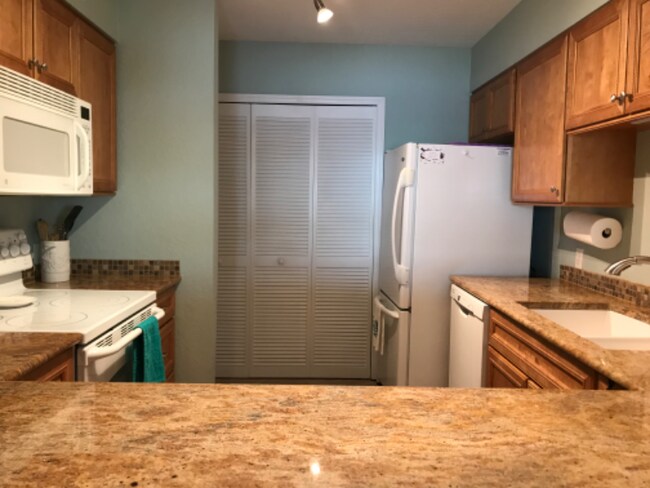 Building Photo - 6005 River Run Dr
