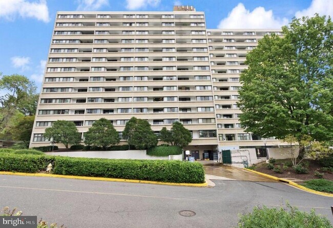 Foto del edificio - 5911 Edsall Rd