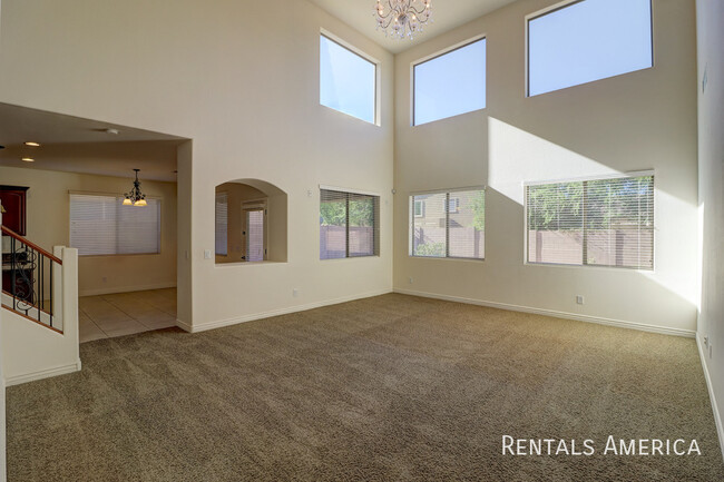 Building Photo - COMING SOON! Beautiful and spacious 5 bedr...