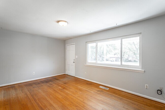 Building Photo - Adorable 3 bedroom, 1 bath home in Chattan...