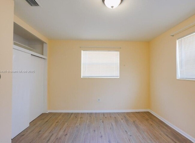 Foto del edificio - 135 NW 208th St