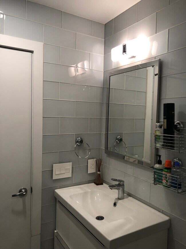 Foto del edificio - 11689 Malden St