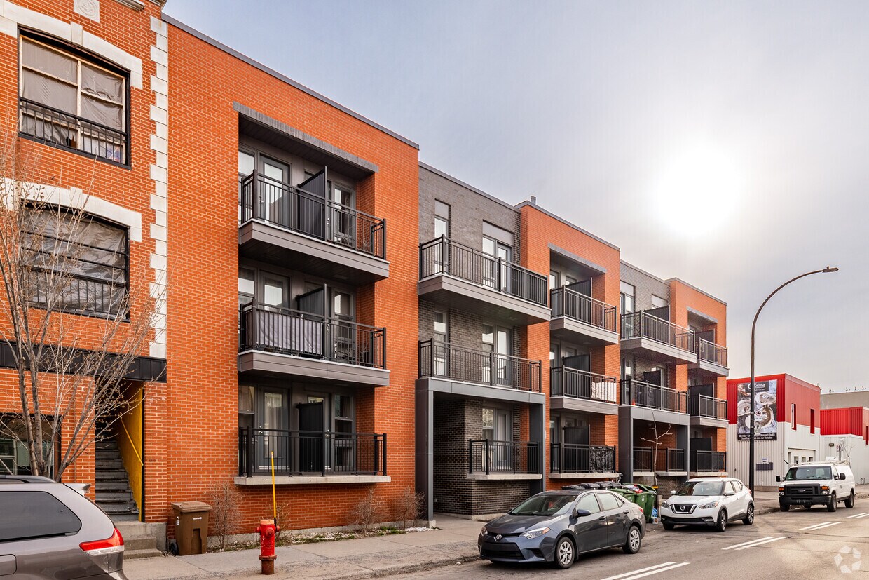Building Photo - 6595 Av Papineau