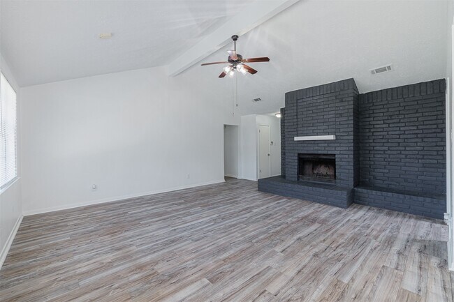 Building Photo - 16702 Pebbleglen Dr