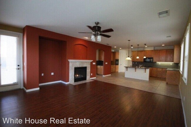 Building Photo - 4 br, 3 bath House - 265 E. Wind Dr