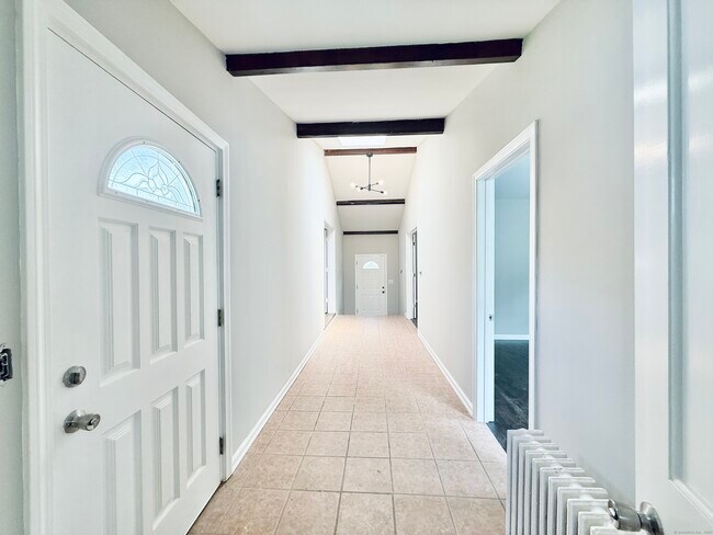 Building Photo - 10 Meadowpark Ave W