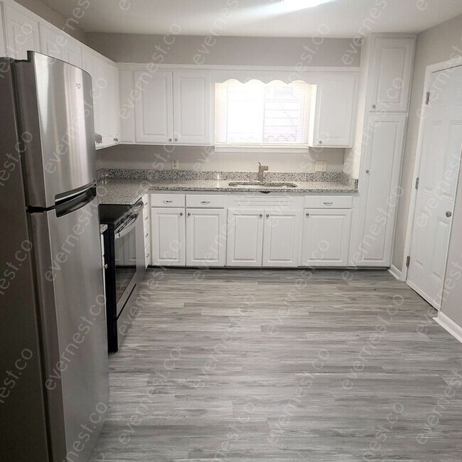 Building Photo - 302 W 35th St