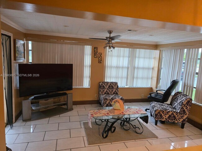 Building Photo - 620 NW 199th St