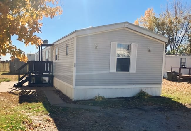 Building Photo - 33 Village Ct