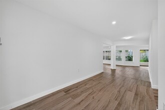 Building Photo - 3333 Calumet St