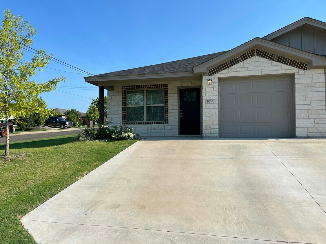 Primary Photo - 350 Arnold Drive, Unit A