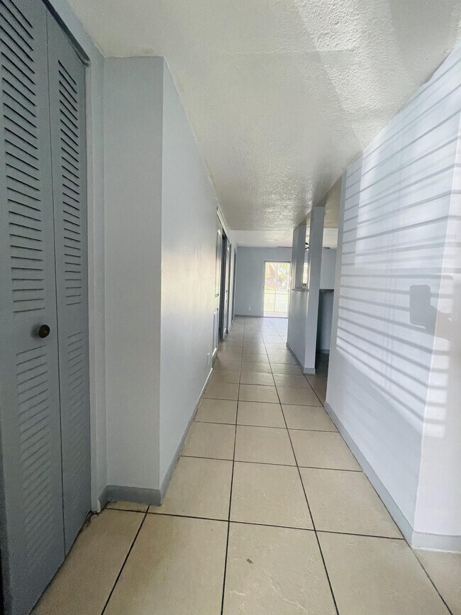 Building Photo - 1365 Seaview