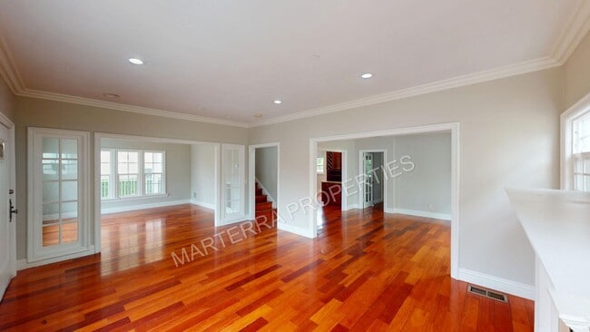 Building Photo - Charming 4-Bedroom Home in Wilshire Park HPOZ – Private Decks, Backyard & Garage!