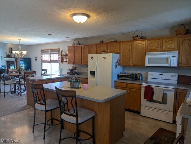 Building Photo - 15070 Woodsong Dr