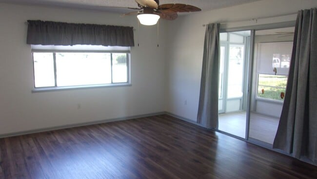 Building Photo - 9880 SW 101st Pl