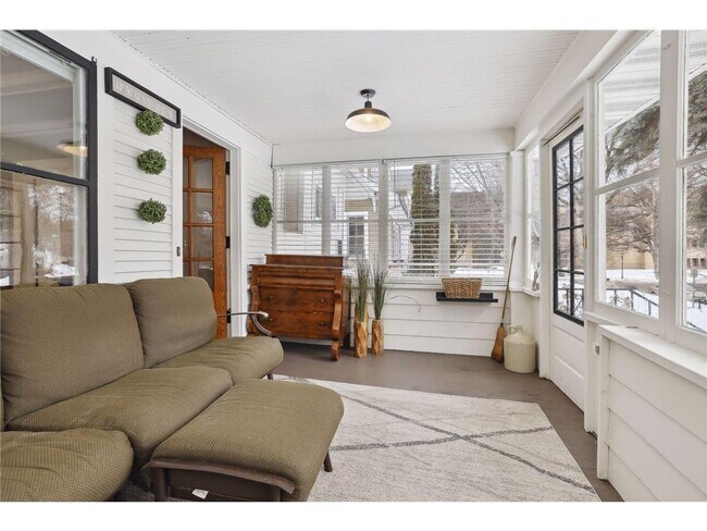 Foto del edificio - 2044 Portland Ave