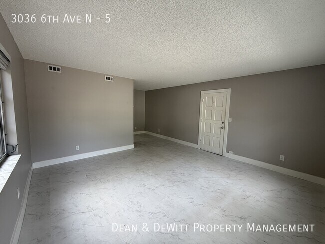Foto del edificio - 1 Bed/1 Bath - Unit 5