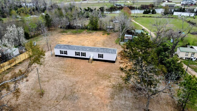 Foto del edificio - 401 Coogan Williams Rd