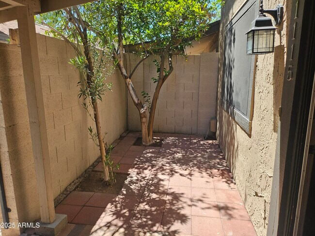 Foto del edificio - 1115 N 84th Pl
