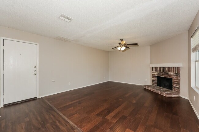Foto del edificio - 8750 Gray Fox Ct