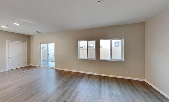 Building Photo - 3859 Roseparke Way