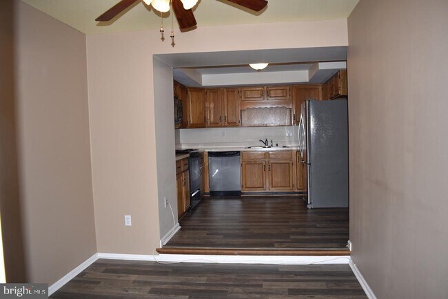 Foto del edificio - 8278 Waterside Ct