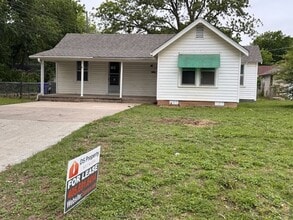 Building Photo - 528 N Lahoma Ave