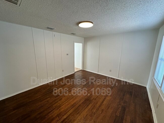 Building Photo - 2519 1st Pl