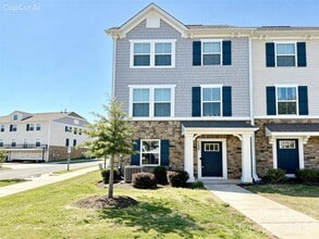 Building Photo - 1546 Aspire St
