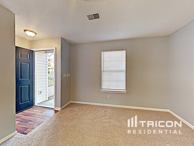 Building Photo - 208 E Waverly Pl Ct