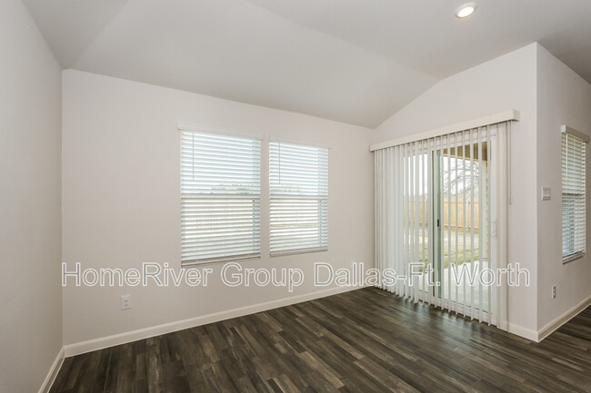 Building Photo - 605 Jameson
