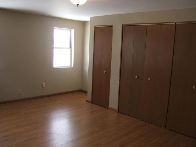 Building Photo - 4255 Veterans Ave, Unit B