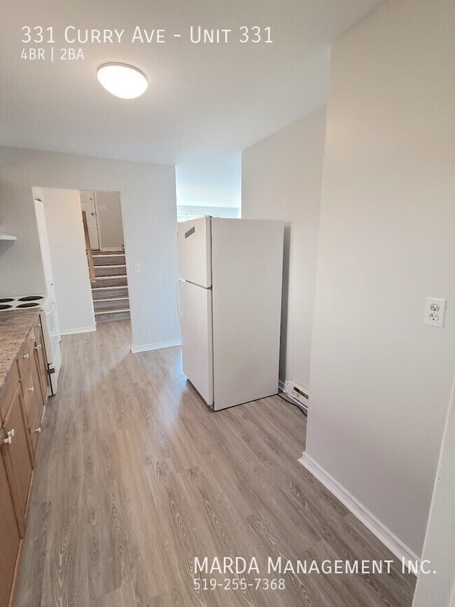 Photo du bâtiment - SPACIOUS 4 BED/2 BATH DUPLEX - NEAR UOFW +...